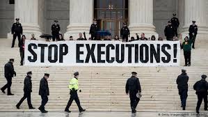Протест против смертной казни перед зданием верховного суда Вашингтона